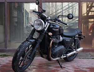 TRIUMPH STREET TWIN 900