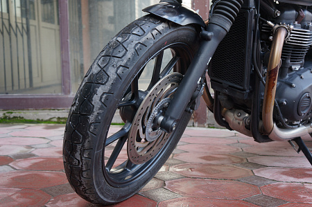 TRIUMPH STREET TWIN 900