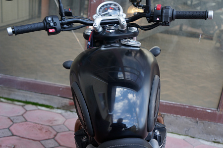 TRIUMPH STREET TWIN 900