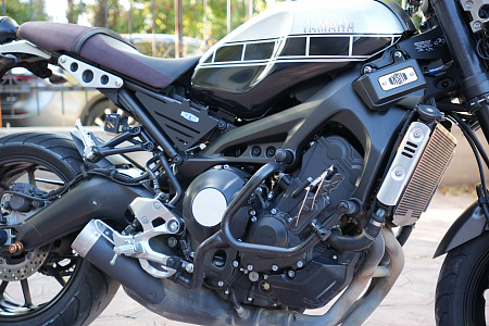 YAMAHA XSR900