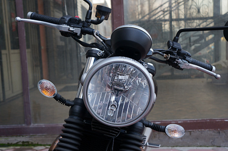 TRIUMPH STREET TWIN 900