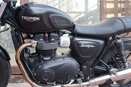 TRIUMPH STREET TWIN 900