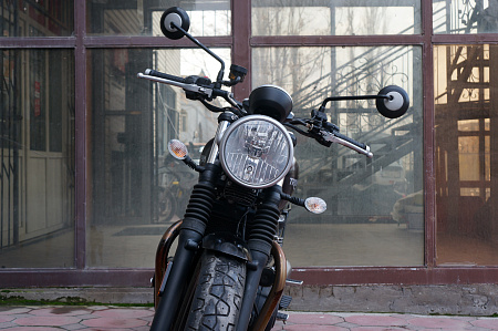 TRIUMPH STREET TWIN 900