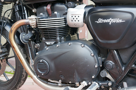TRIUMPH STREET TWIN 900