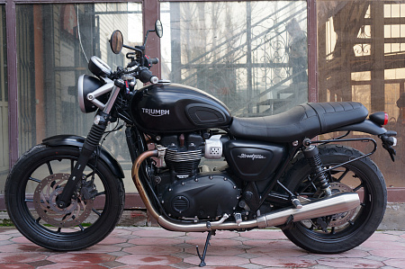 TRIUMPH STREET TWIN 900