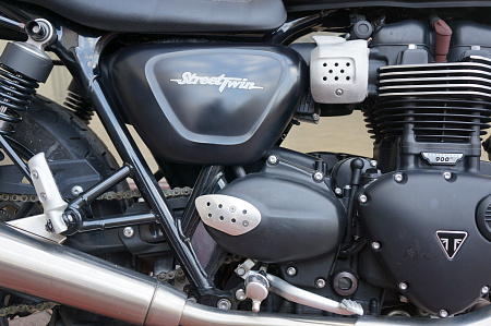 TRIUMPH STREET TWIN 900