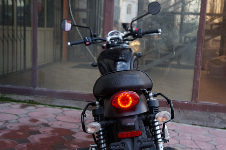 TRIUMPH STREET TWIN 900