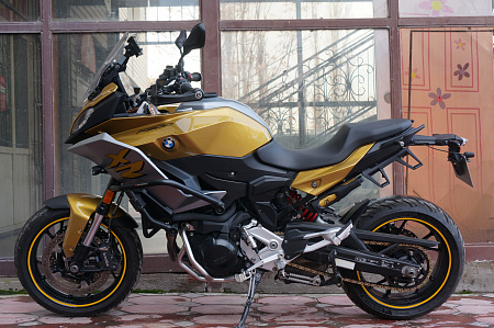 BMW F 900 XR